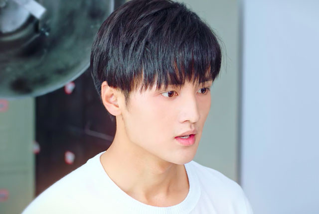 侯东
